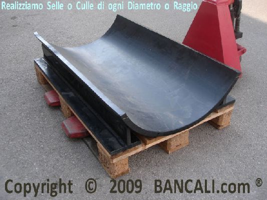 sella culla su bancale di legno bobine roll fusti barili